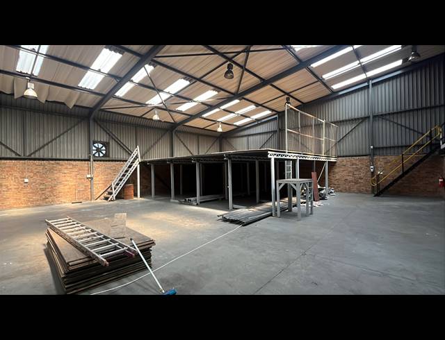 500M² WAREHOUSE TO LET IN SPARTAN